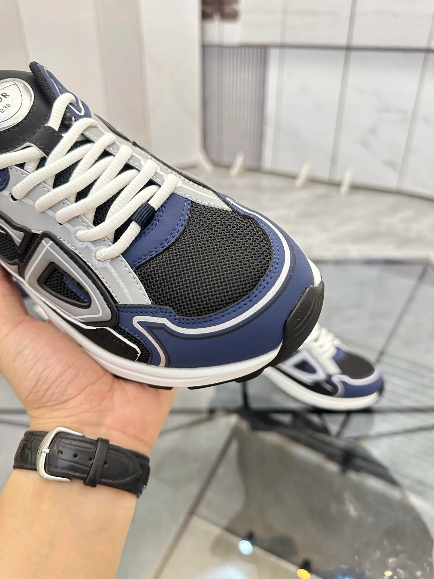 Men's shoes: 💰P400¥ Available in Guangzhou Product trademark: Dior* "Dior*" low-top casual shoes Regular size: 35-46 (can be customized to 47) Couple style Product materials: Upper imported cowhide stitched with original fabric, breathable lining, ultra-light foam original outsole. No.: 007